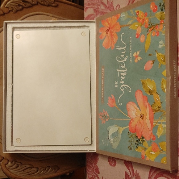 🌺 Glass Cutting Board - Picture 4 of 4